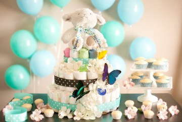table décorée pour une baby shower bleu gateau