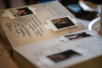 livre d'or photo et inscriptions vieux papier